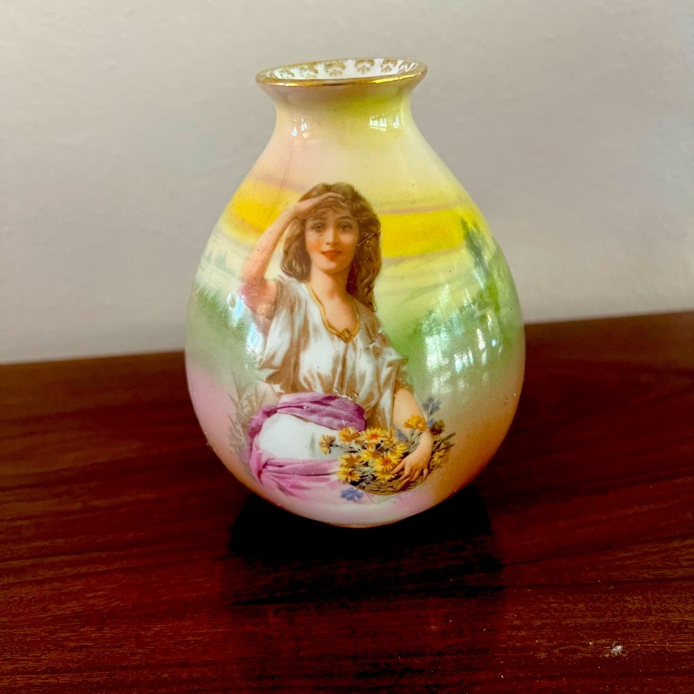 Antique Royal Bayreuth Porcelain Portrait Vase 5 Inches